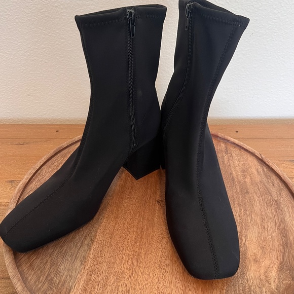 ZARA Black Booties - Stretch - MISMATCHED - Right is a 9 Left is a 10 - Picture 6 of 12